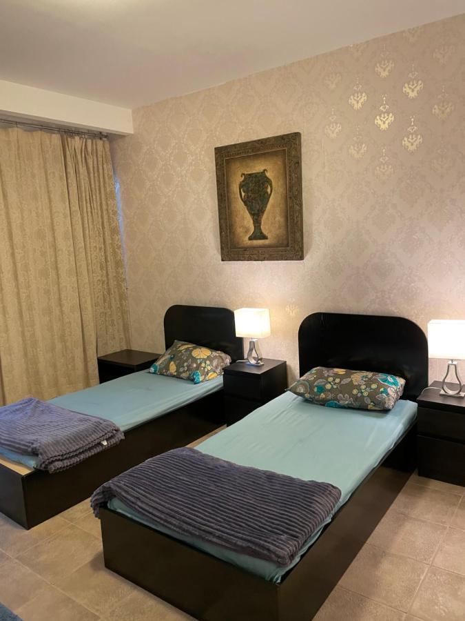 Travelers Backpackers Hostel Dubai Exterior photo